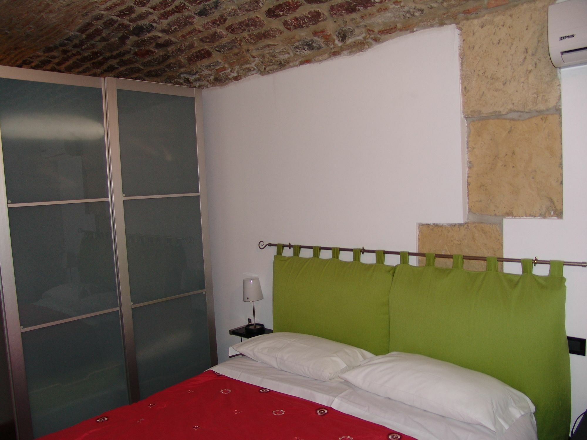 Incentro Apartments Милацо Екстериор снимка